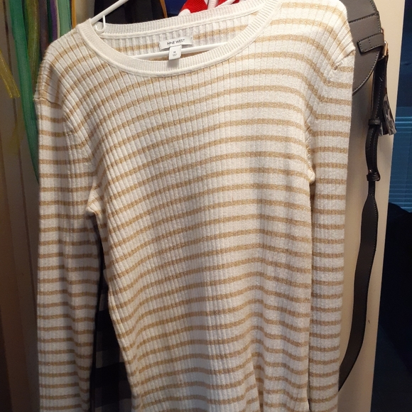 Sweater - Picture 1 of 3